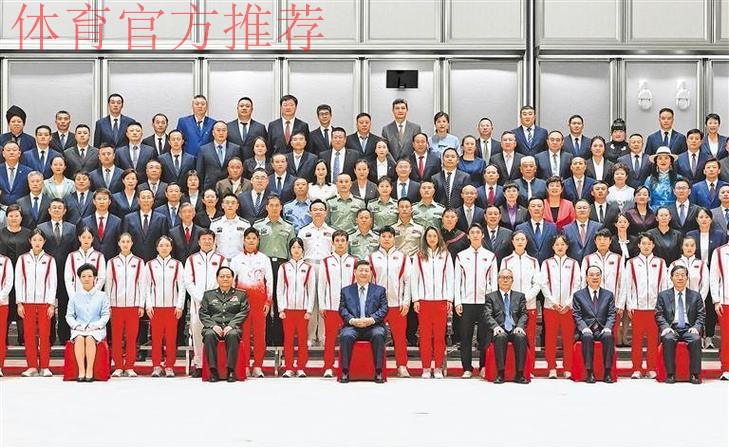 习近平接见全国群众体育先进单位、先进个人代表和全国体育系统先进集体、先